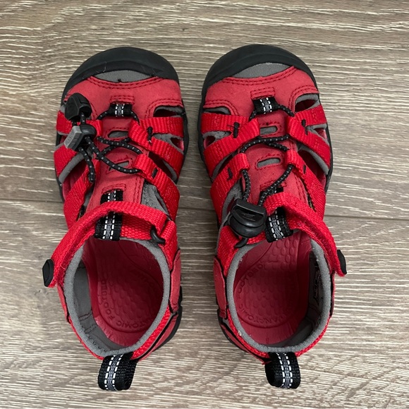 Boy’s Keen Washable Sandals, Red, Size 10K - Picture 3 of 6